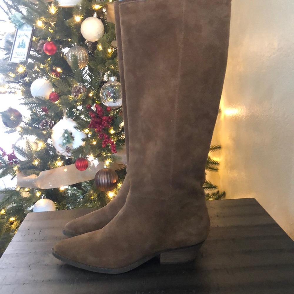 Chelsea&violet boots